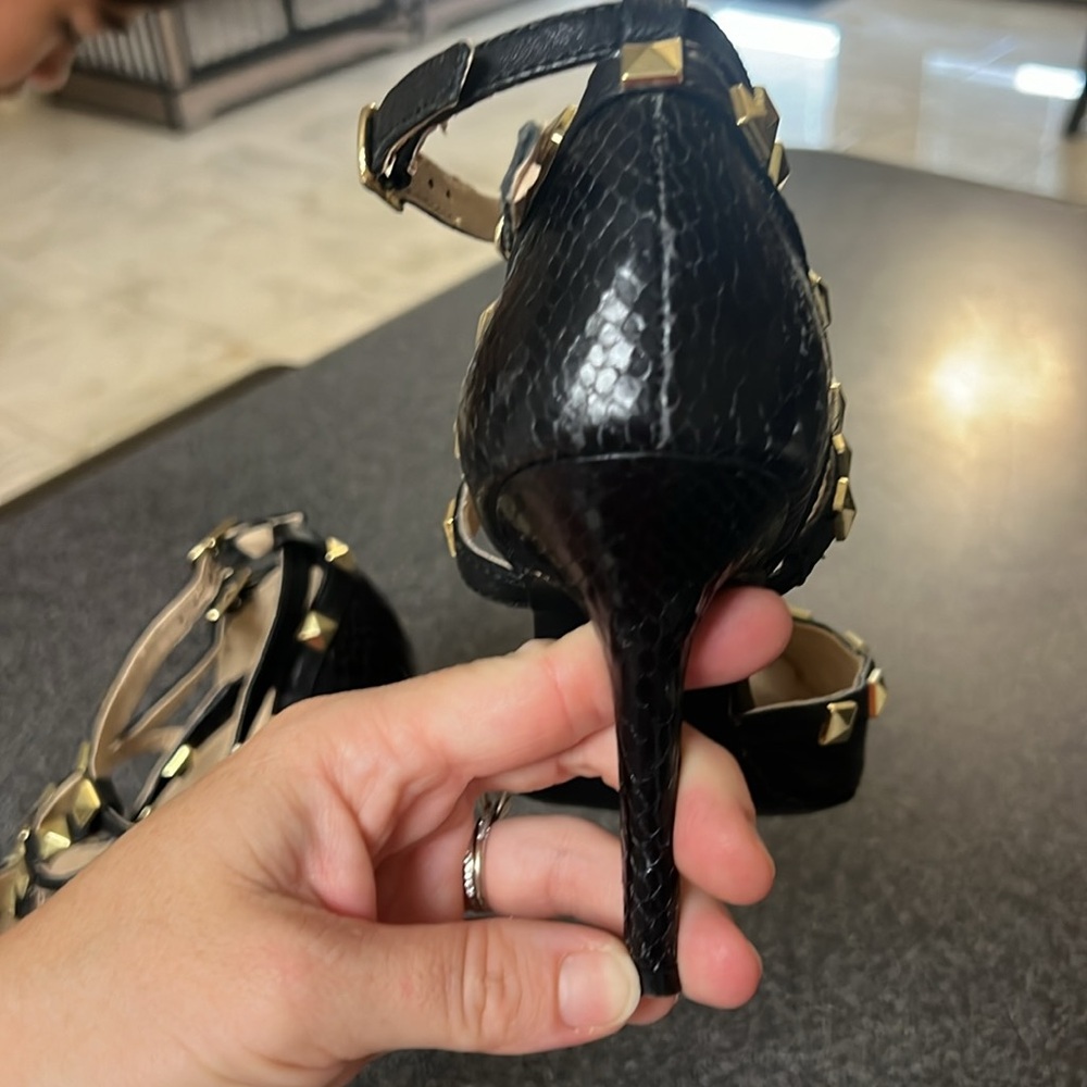 BCBG black Heels - Picture 11 of 14